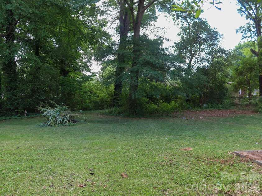 1006 Iris Drive, Gastonia, NC 28056.  MLS# CAR4375329, YatesRealty ID 18740. 
