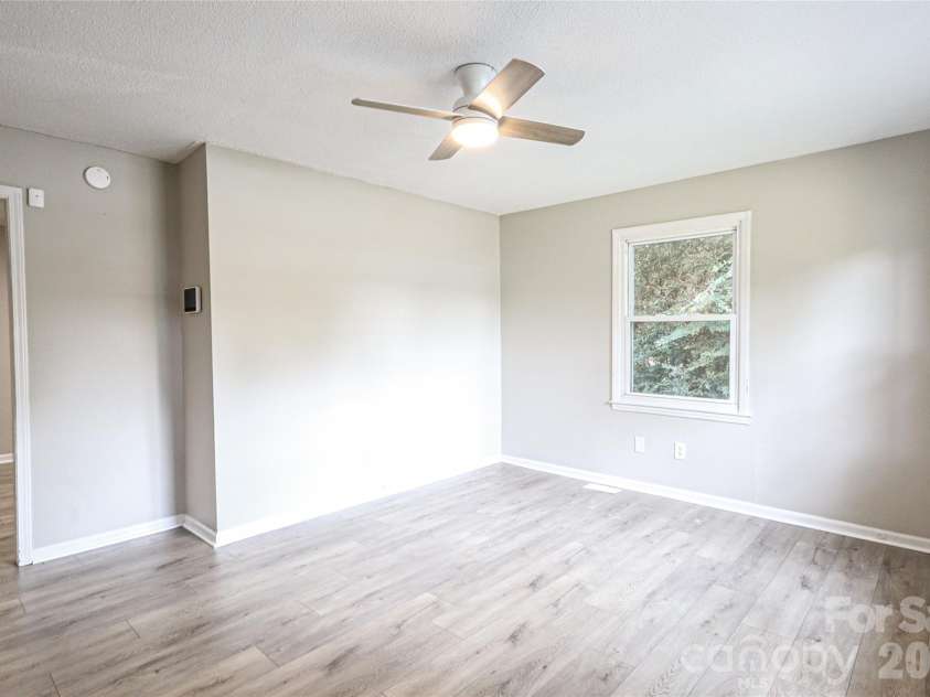 1006 Iris Drive, Gastonia, NC 28056.  MLS# CAR4375329, YatesRealty ID 18740. 
