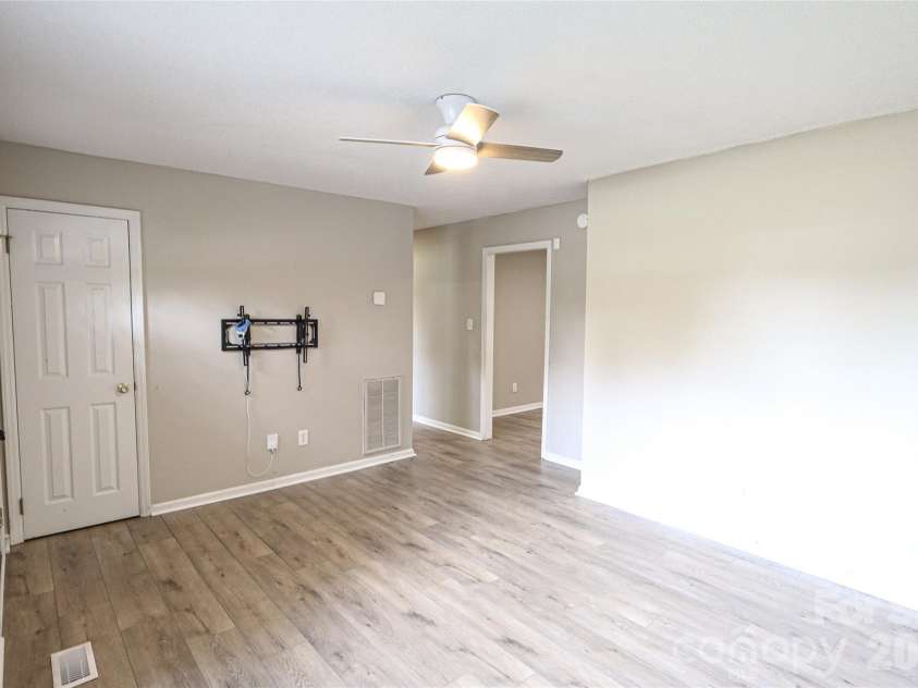 1006 Iris Drive, Gastonia, NC 28056.  MLS# CAR4375329, YatesRealty ID 18740. 