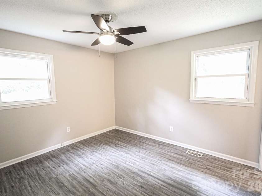 1006 Iris Drive, Gastonia, NC 28056.  MLS# CAR4375329, YatesRealty ID 18740. 