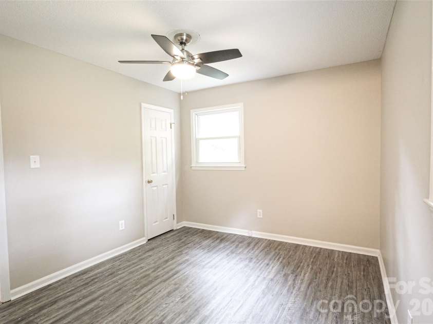 1006 Iris Drive, Gastonia, NC 28056.  MLS# CAR4375329, YatesRealty ID 18740. 