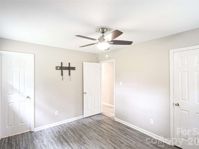 1006 Iris Drive, Gastonia, NC 28056.  MLS# CAR4375329, YatesRealty ID 18740. 