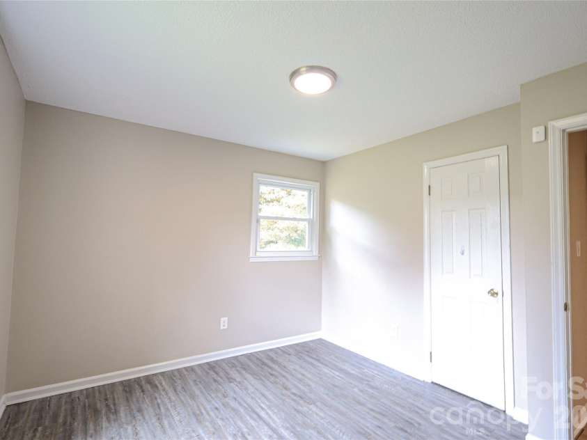 1006 Iris Drive, Gastonia, NC 28056.  MLS# CAR4375329, YatesRealty ID 18740. 