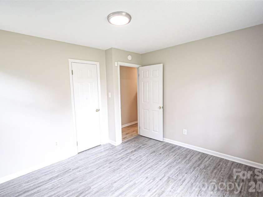 1006 Iris Drive, Gastonia, NC 28056.  MLS# CAR4375329, YatesRealty ID 18740. 