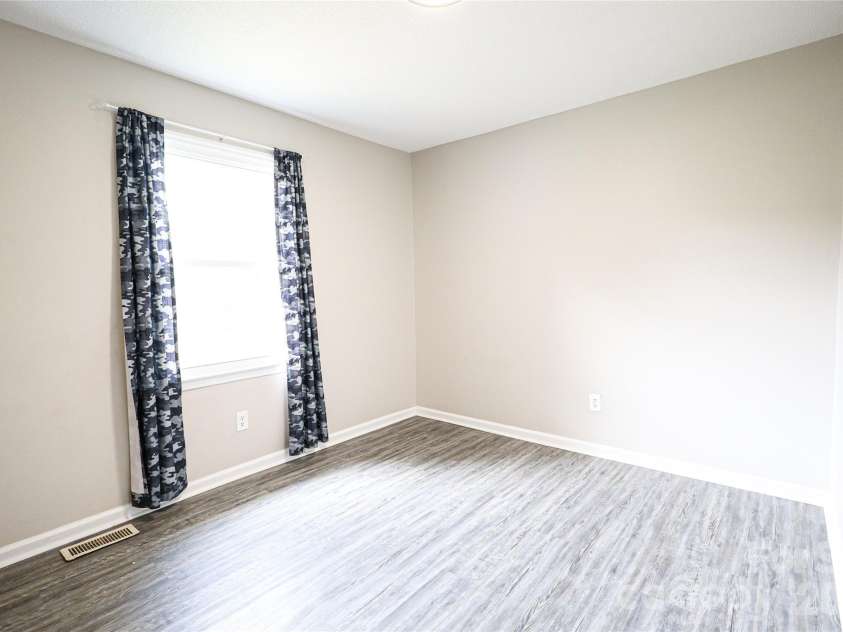 1006 Iris Drive, Gastonia, NC 28056.  MLS# CAR4375329, YatesRealty ID 18740. 