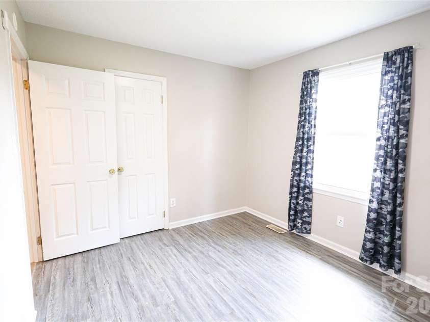 1006 Iris Drive, Gastonia, NC 28056.  MLS# CAR4375329, YatesRealty ID 18740. 