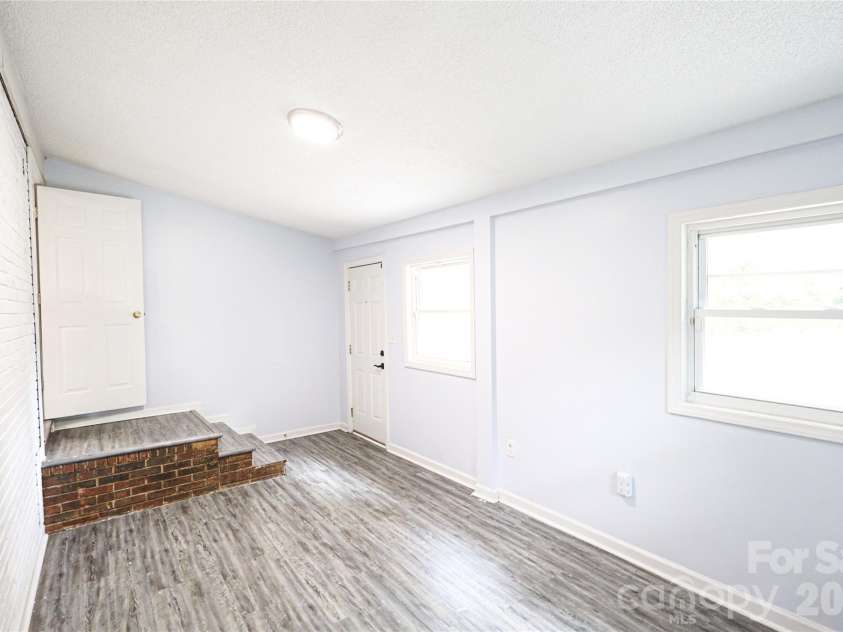 1006 Iris Drive, Gastonia, NC 28056.  MLS# CAR4375329, YatesRealty ID 18740. 
