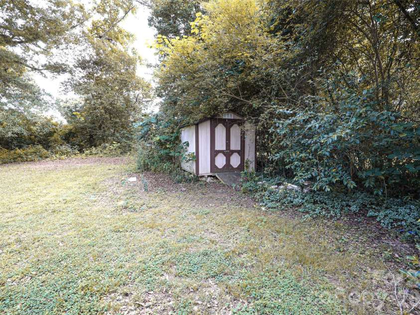 1006 Iris Drive, Gastonia, NC 28056.  MLS# CAR4375329, YatesRealty ID 18740. 
