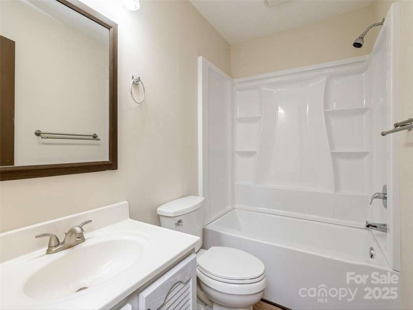 112 Louisiana Avenue, Hendersonville, NC 28739.  MLS# CAR4213175, YatesRealty ID 18740. 