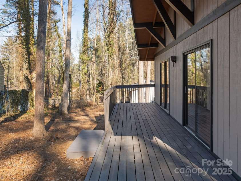 112 Louisiana Avenue, Hendersonville, NC 28739.  MLS# CAR4213175, YatesRealty ID 18740. 