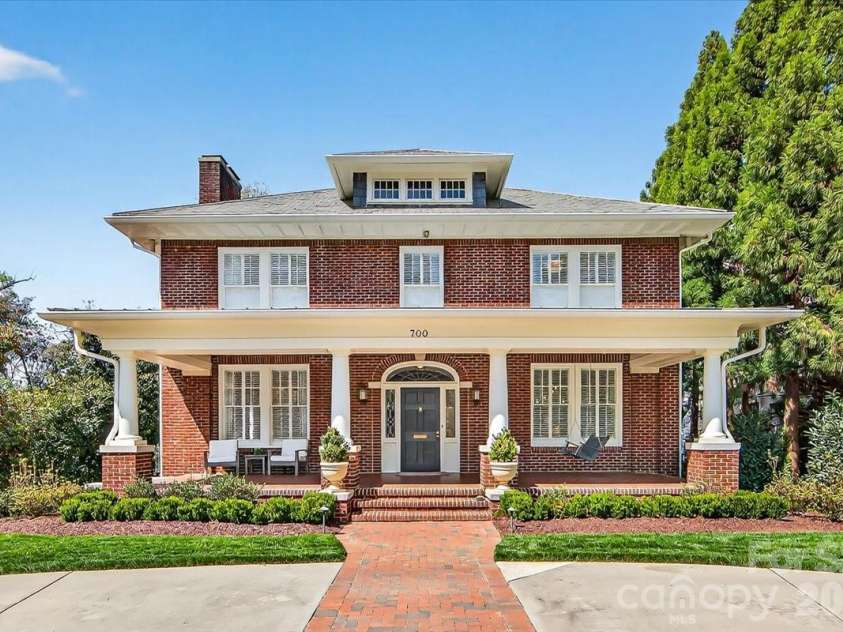 700 Queens Road, Charlotte, NC 28207.  MLS# CAR4366569, YatesRealty ID 18741. 