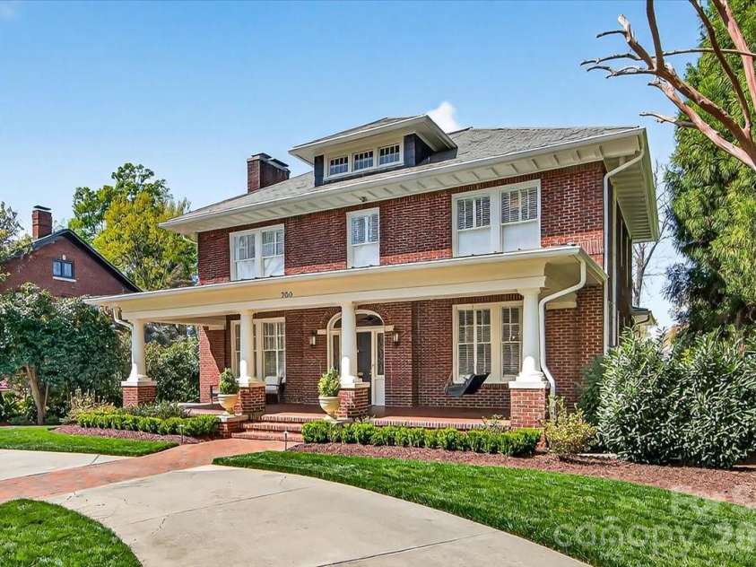 700 Queens Road, Charlotte, NC 28207.  MLS# CAR4366569, YatesRealty ID 18741. 
