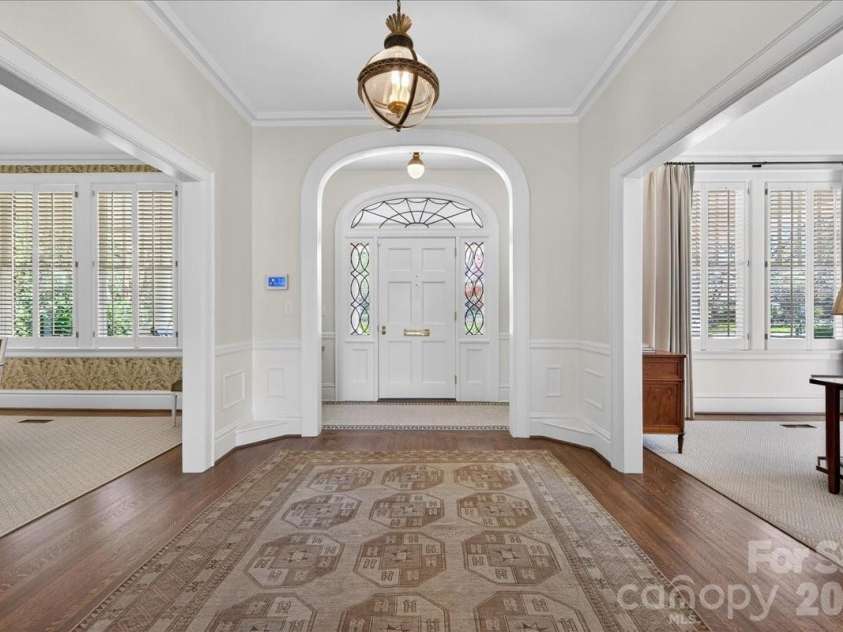 700 Queens Road, Charlotte, NC 28207.  MLS# CAR4366569, YatesRealty ID 18741. 
