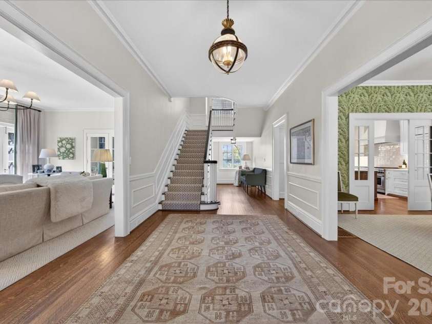 700 Queens Road, Charlotte, NC 28207.  MLS# CAR4366569, YatesRealty ID 18741. 