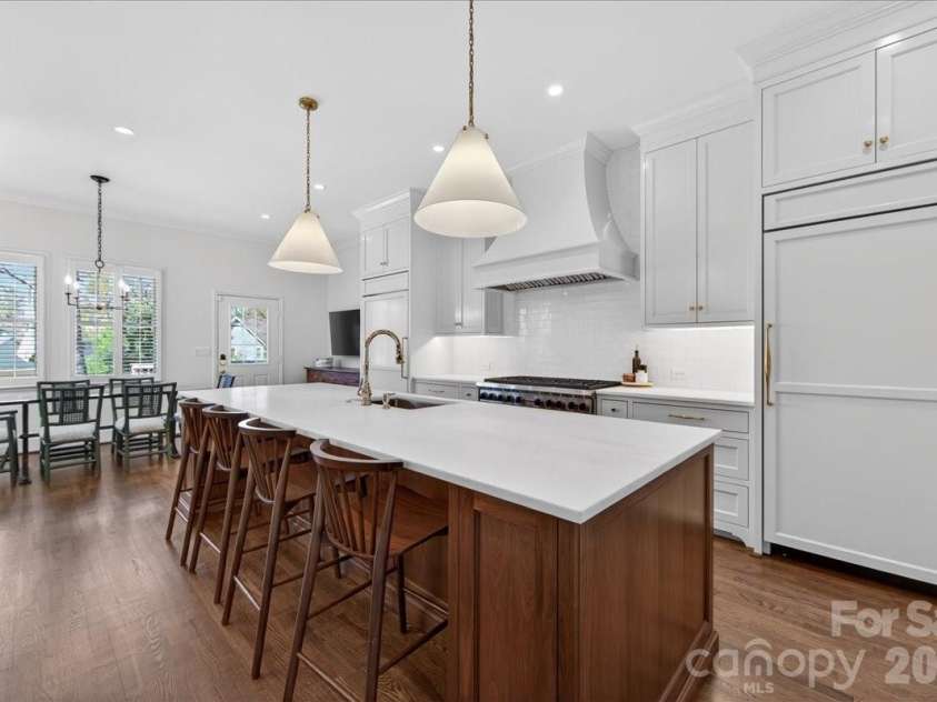 700 Queens Road, Charlotte, NC 28207.  MLS# CAR4366569, YatesRealty ID 18741. 