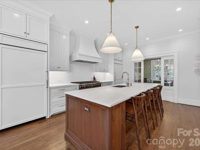 700 Queens Road, Charlotte, NC 28207.  MLS# CAR4366569, YatesRealty ID 18741. 