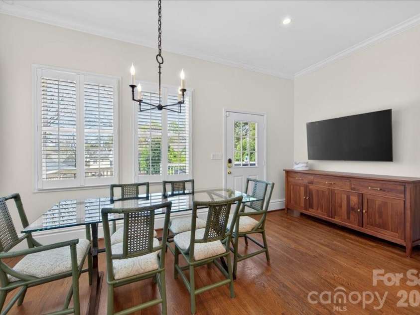 700 Queens Road, Charlotte, NC 28207.  MLS# CAR4366569, YatesRealty ID 18741. 