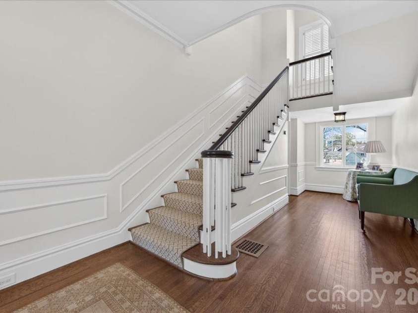 700 Queens Road, Charlotte, NC 28207.  MLS# CAR4366569, YatesRealty ID 18741. 
