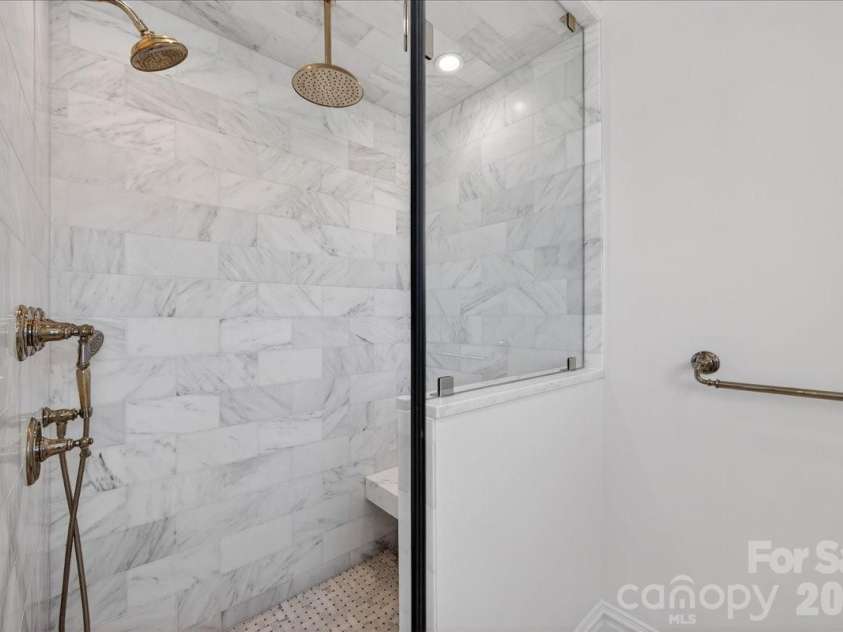 700 Queens Road, Charlotte, NC 28207.  MLS# CAR4366569, YatesRealty ID 18741. 