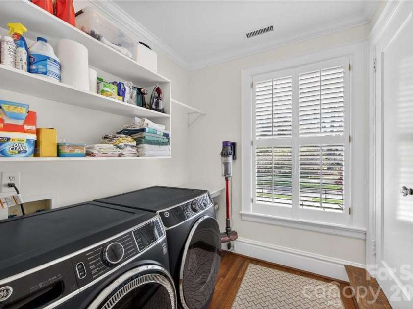 700 Queens Road, Charlotte, NC 28207.  MLS# CAR4366569, YatesRealty ID 18741. 