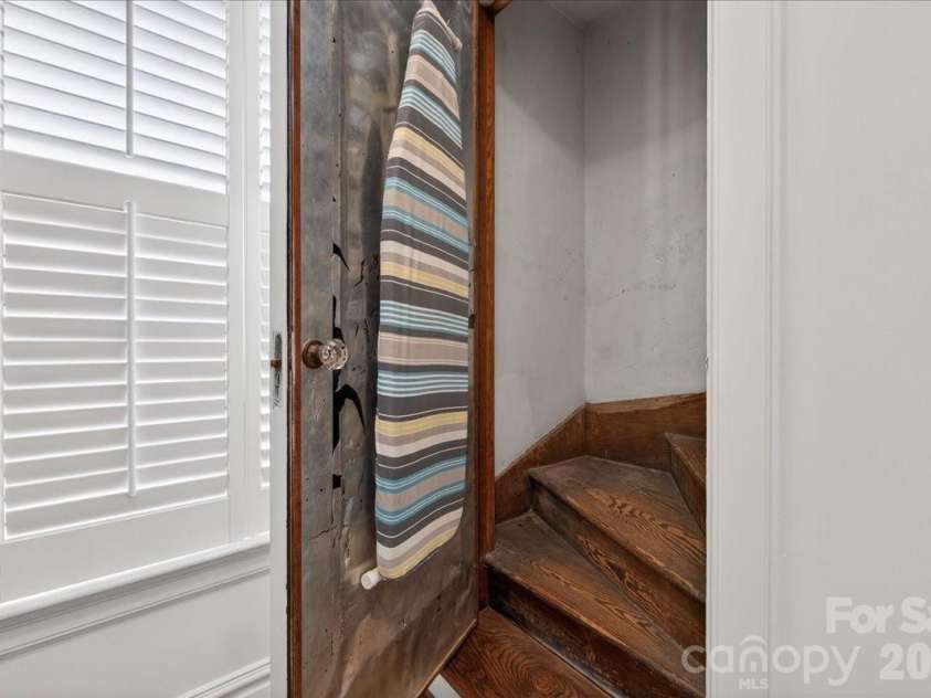 700 Queens Road, Charlotte, NC 28207.  MLS# CAR4366569, YatesRealty ID 18741. 