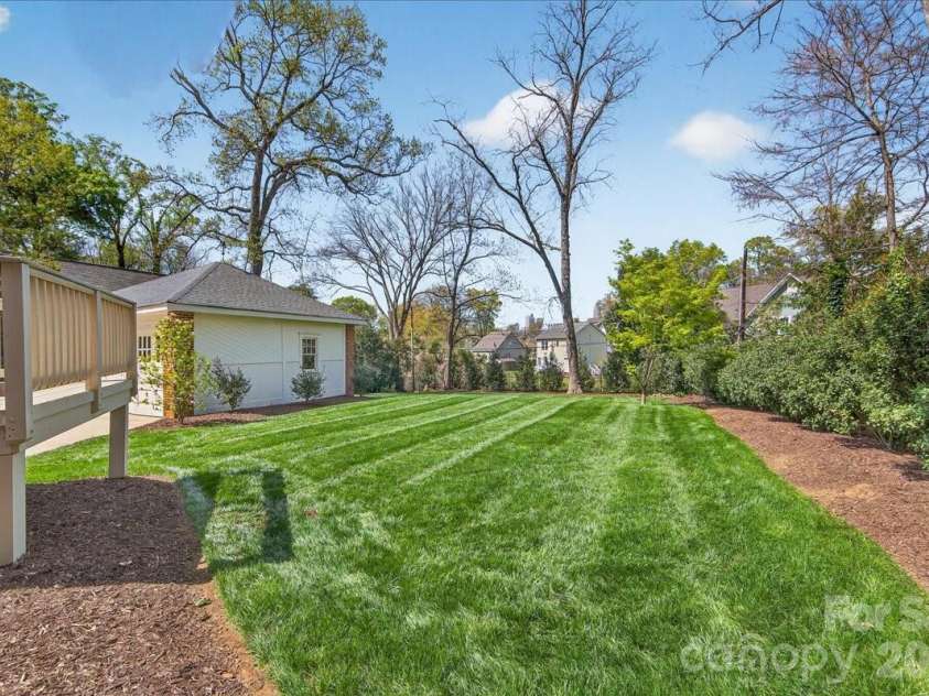 700 Queens Road, Charlotte, NC 28207.  MLS# CAR4366569, YatesRealty ID 18741. 