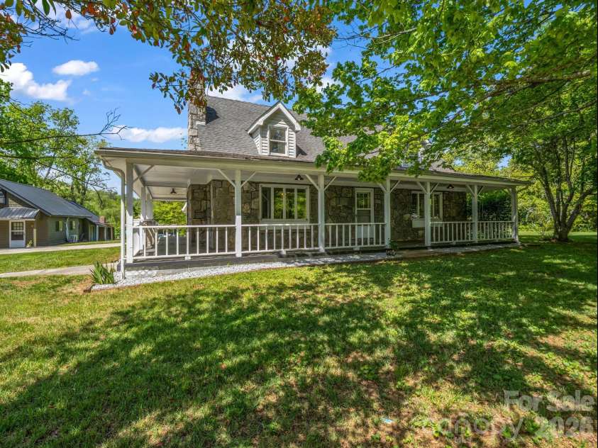 363 Etowah School Road, Hendersonville, NC 28739.  MLS# CAR4409741, YatesRealty ID 18743. 