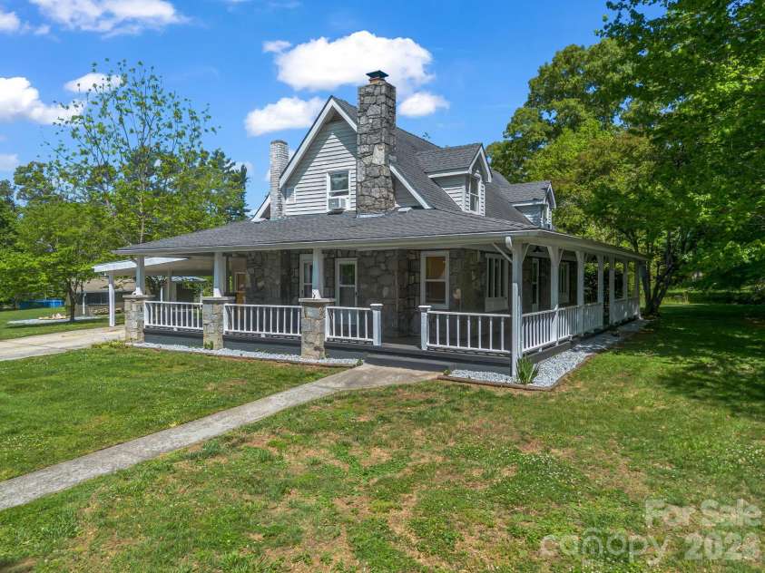 363 Etowah School Road, Hendersonville, NC 28739.  MLS# CAR4409741, YatesRealty ID 18743. 