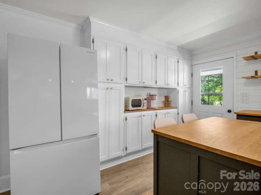 363 Etowah School Road, Hendersonville, NC 28739.  MLS# CAR4409741, YatesRealty ID 18743. 
