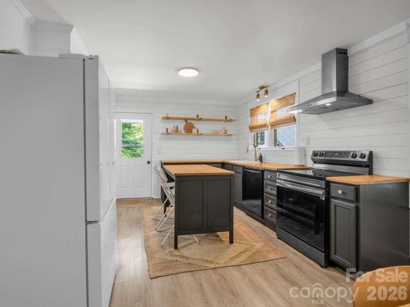 363 Etowah School Road, Hendersonville, NC 28739.  MLS# CAR4409741, YatesRealty ID 18743. 