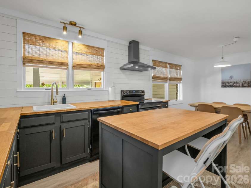 363 Etowah School Road, Hendersonville, NC 28739.  MLS# CAR4409741, YatesRealty ID 18743. 