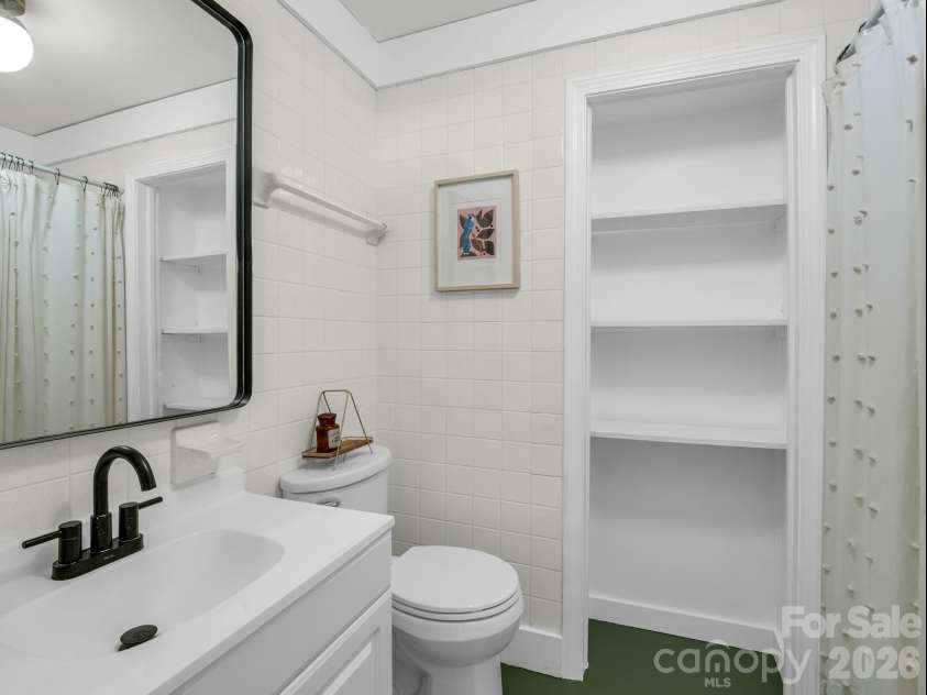 363 Etowah School Road, Hendersonville, NC 28739.  MLS# CAR4409741, YatesRealty ID 18743. 