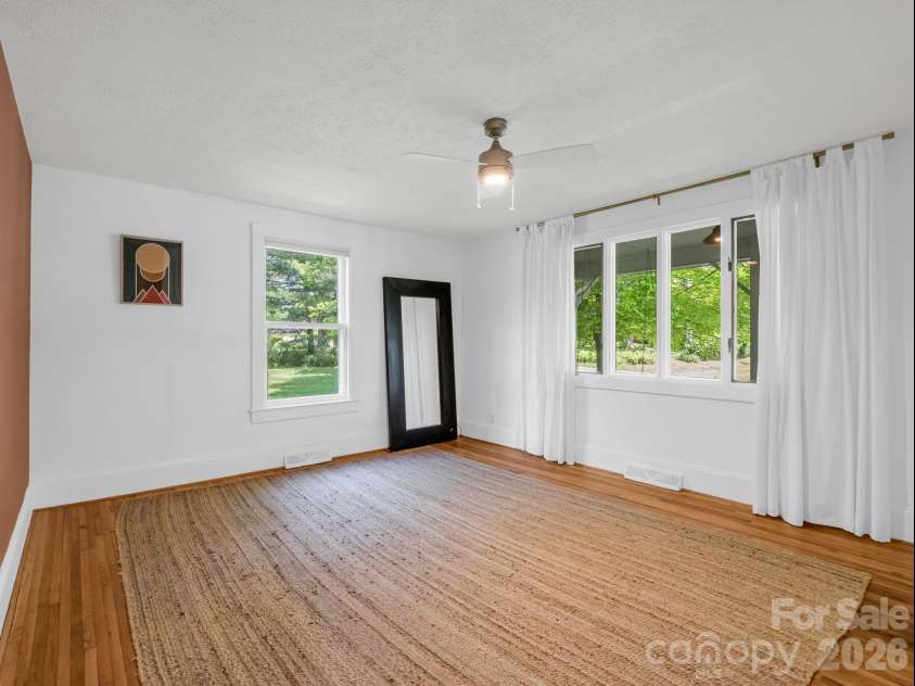 363 Etowah School Road, Hendersonville, NC 28739.  MLS# CAR4409741, YatesRealty ID 18743. 