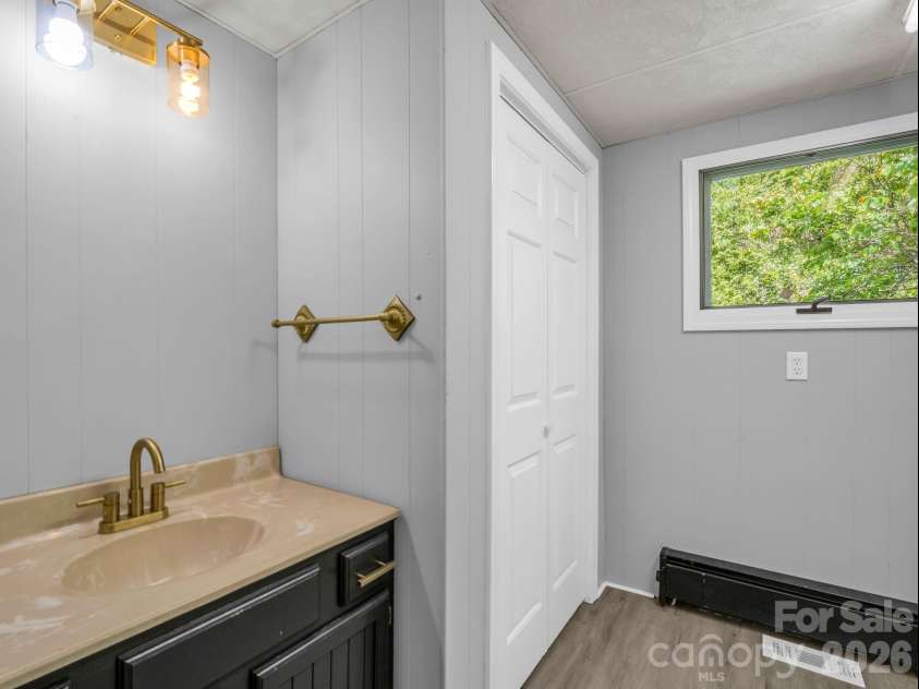 363 Etowah School Road, Hendersonville, NC 28739.  MLS# CAR4409741, YatesRealty ID 18743. 