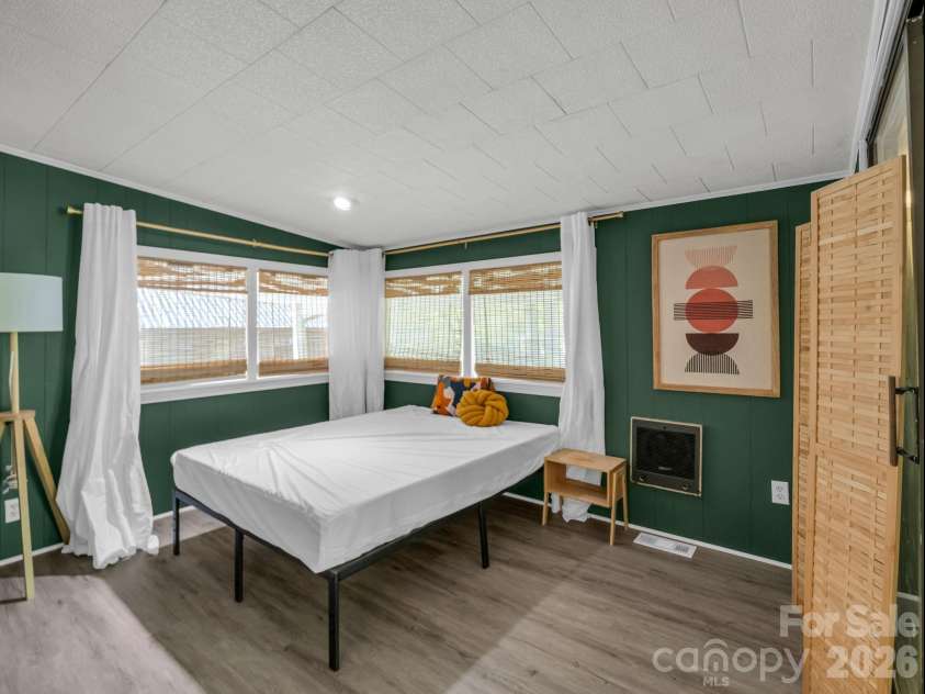 363 Etowah School Road, Hendersonville, NC 28739.  MLS# CAR4409741, YatesRealty ID 18743. 