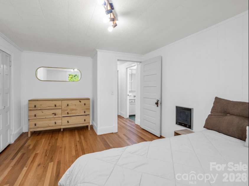 363 Etowah School Road, Hendersonville, NC 28739.  MLS# CAR4409741, YatesRealty ID 18743. 