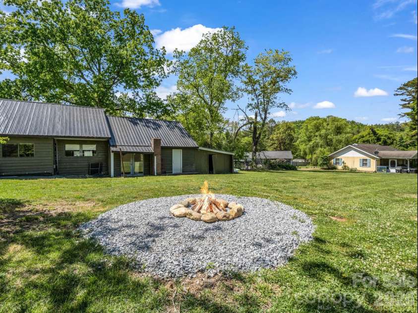 363 Etowah School Road, Hendersonville, NC 28739.  MLS# CAR4409741, YatesRealty ID 18743. 