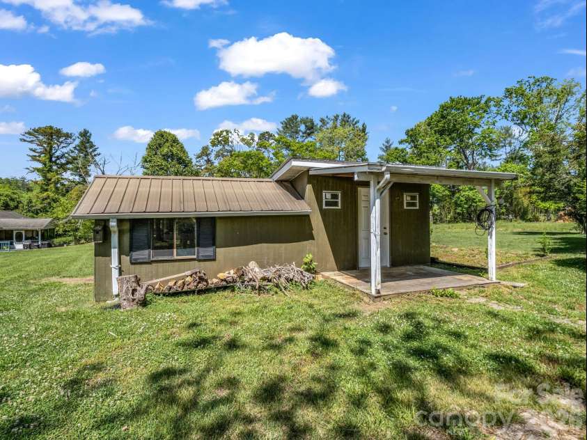 363 Etowah School Road, Hendersonville, NC 28739.  MLS# CAR4409741, YatesRealty ID 18743. 