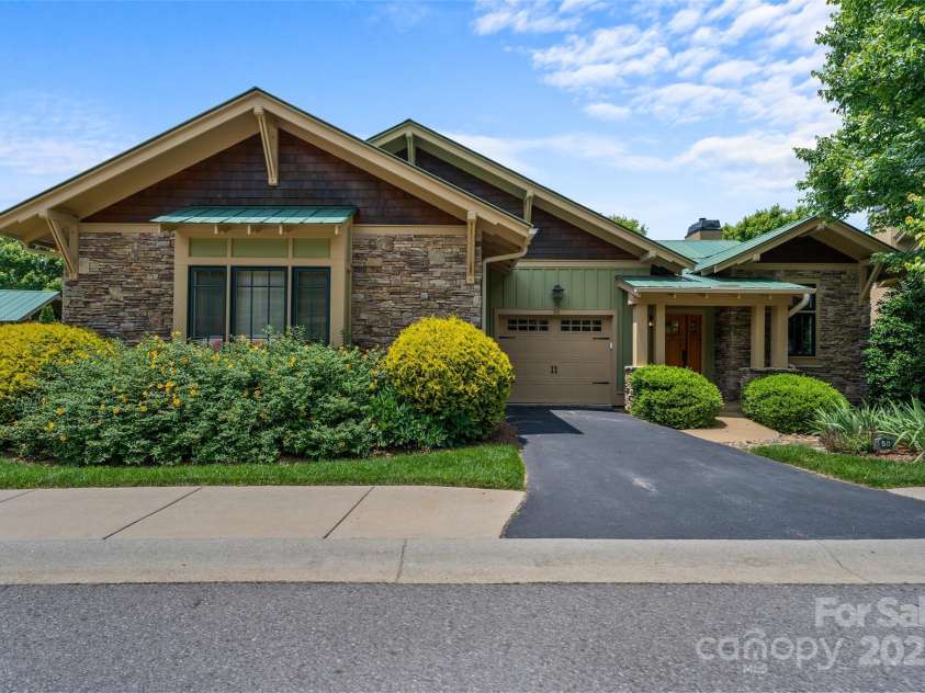 50 Mandolin Drive, Black Mountain, NC 28711.  MLS# CAR4264408, YatesRealty ID 18743. If you're looking for a meticulously maintained, low-maintenance home in a small planned community in WNC, look no further!