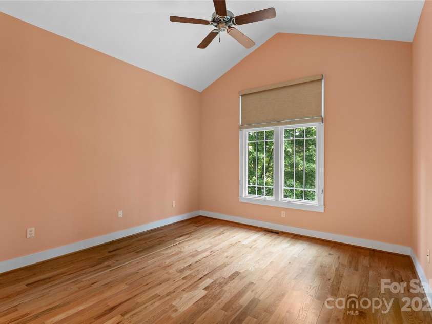 50 Mandolin Drive, Black Mountain, NC 28711.  MLS# CAR4264408, YatesRealty ID 18743. The large master suite has plenty of space for a king-sized bed and also features stunning oak hardwood flooring. Plus, it has lovely vaulted ceilings a signature feature of these townhomes!