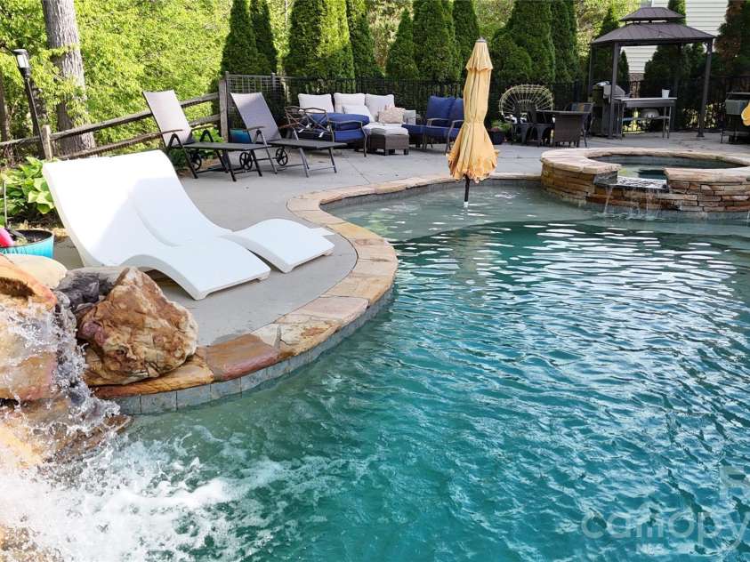 112 Huntly Lane, Mooresville, NC 28115.  MLS# CAR4369281, YatesRealty ID 18745. 