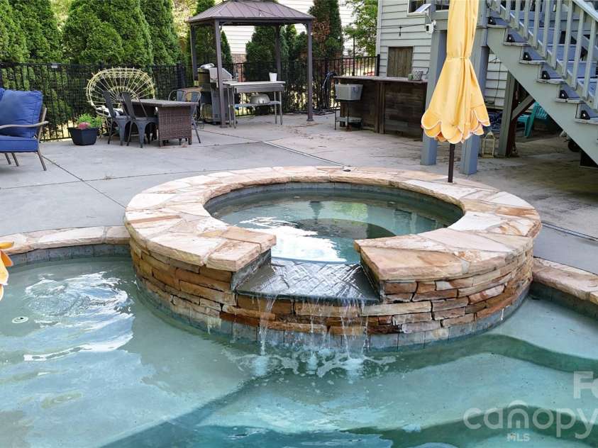 112 Huntly Lane, Mooresville, NC 28115.  MLS# CAR4369281, YatesRealty ID 18745. 