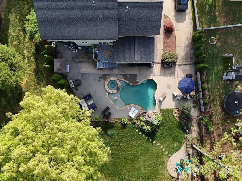 112 Huntly Lane, Mooresville, NC 28115.  MLS# CAR4369281, YatesRealty ID 18745. 