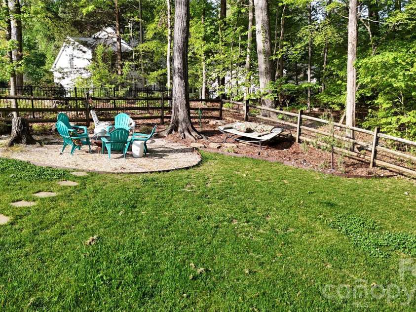 112 Huntly Lane, Mooresville, NC 28115.  MLS# CAR4369281, YatesRealty ID 18745. 