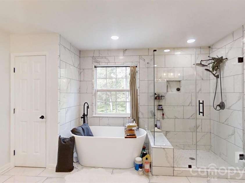 112 Huntly Lane, Mooresville, NC 28115.  MLS# CAR4369281, YatesRealty ID 18745. 