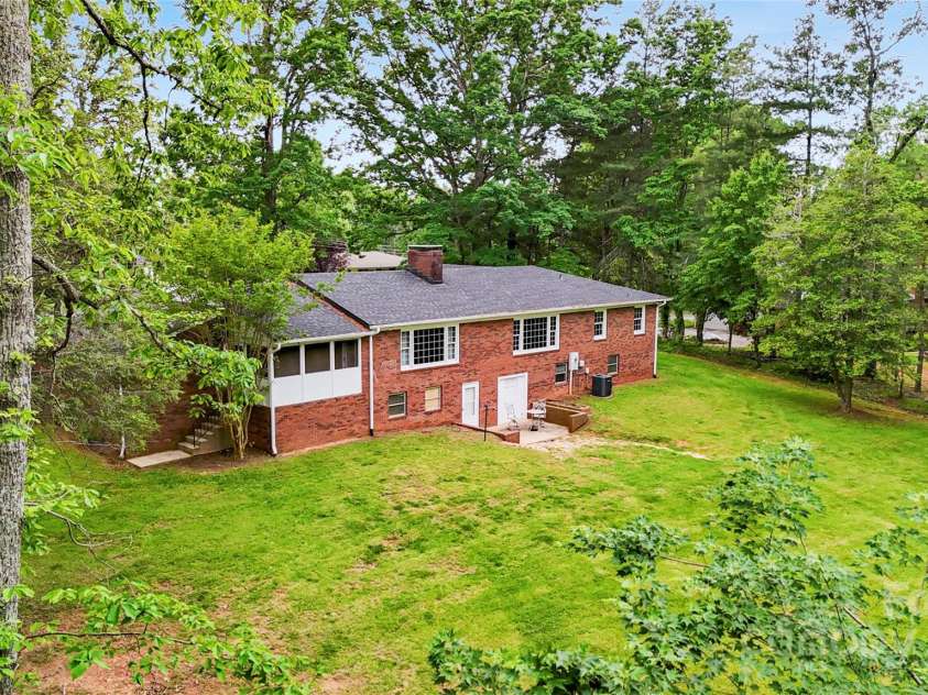 200 Woodside Drive, Morganton, NC 28655.  MLS# CAR4256591, YatesRealty ID 18745. 
