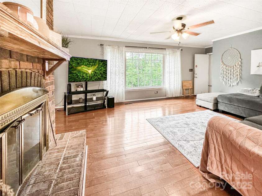 200 Woodside Drive, Morganton, NC 28655.  MLS# CAR4256591, YatesRealty ID 18745. 
