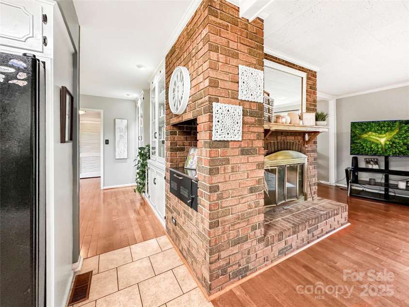 200 Woodside Drive, Morganton, NC 28655.  MLS# CAR4256591, YatesRealty ID 18745. 