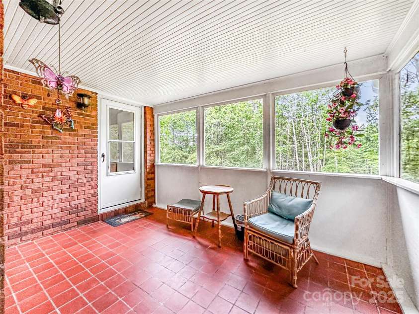 200 Woodside Drive, Morganton, NC 28655.  MLS# CAR4256591, YatesRealty ID 18745. 