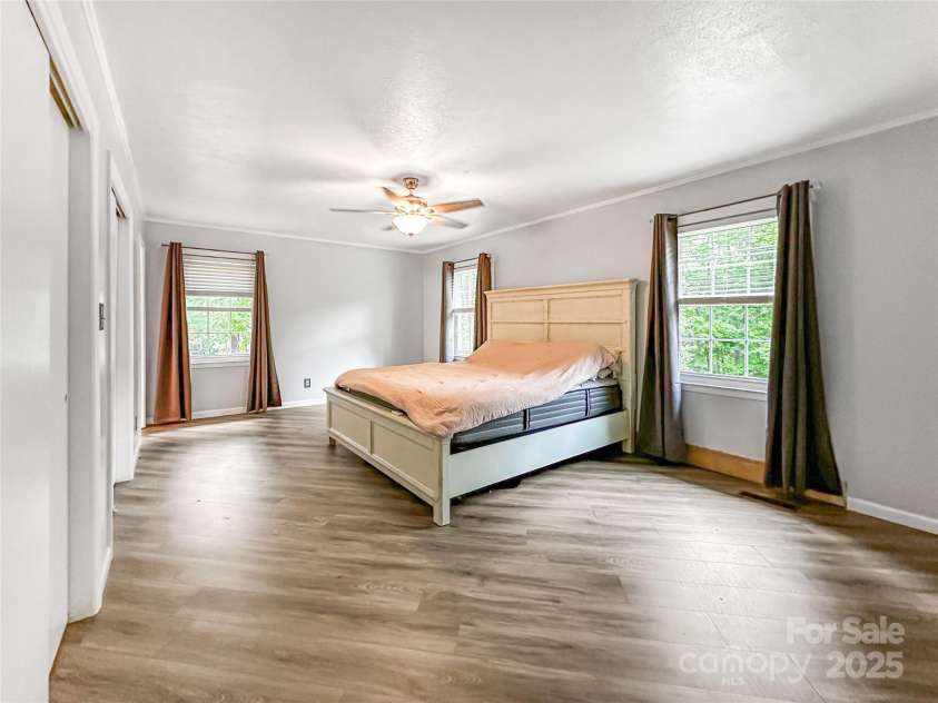 200 Woodside Drive, Morganton, NC 28655.  MLS# CAR4256591, YatesRealty ID 18745. 